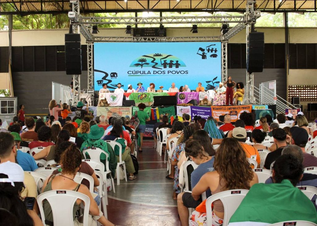 Plenária da Cúpula dos Povos reúne 1,1 mil delegados para debater soluções ambientais