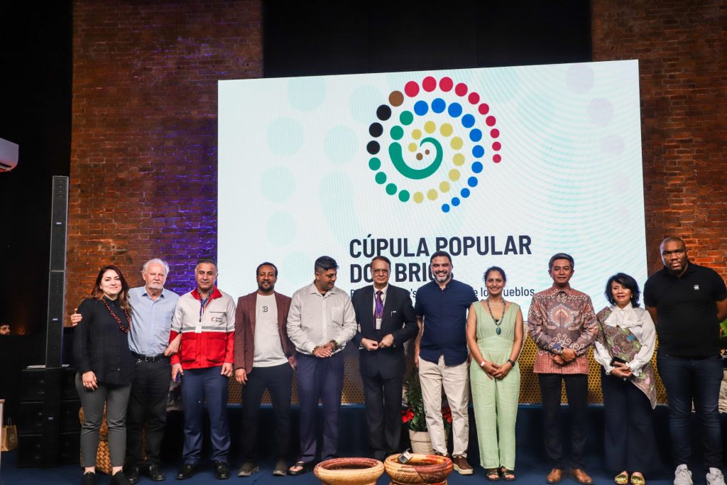 BRICS Popular encerra encontro no Rio com plano de ação contra hegemonia dos EUA