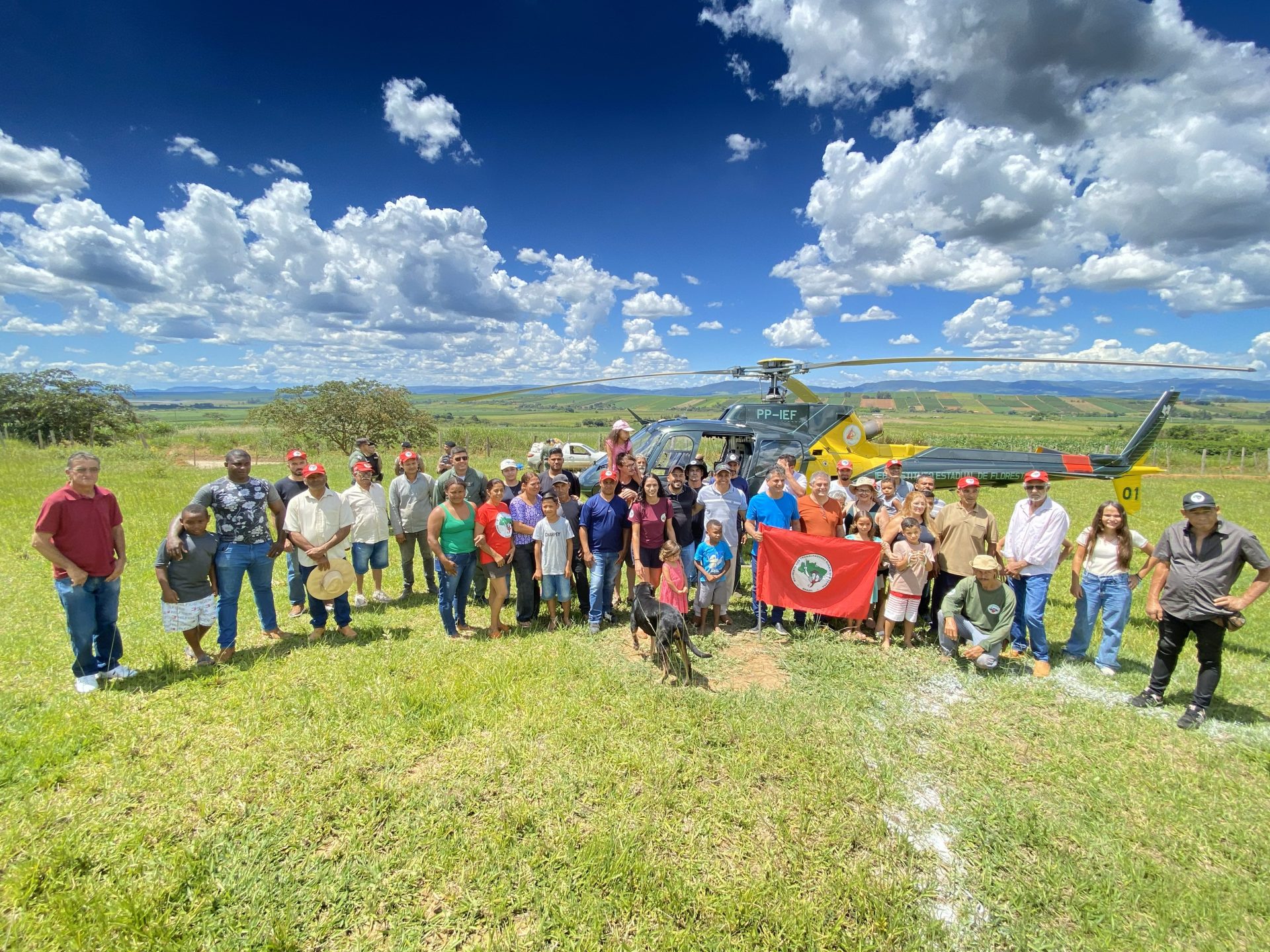 MST realiza dispersão de sementes nativas no Quilombo Campo Grande (MG)