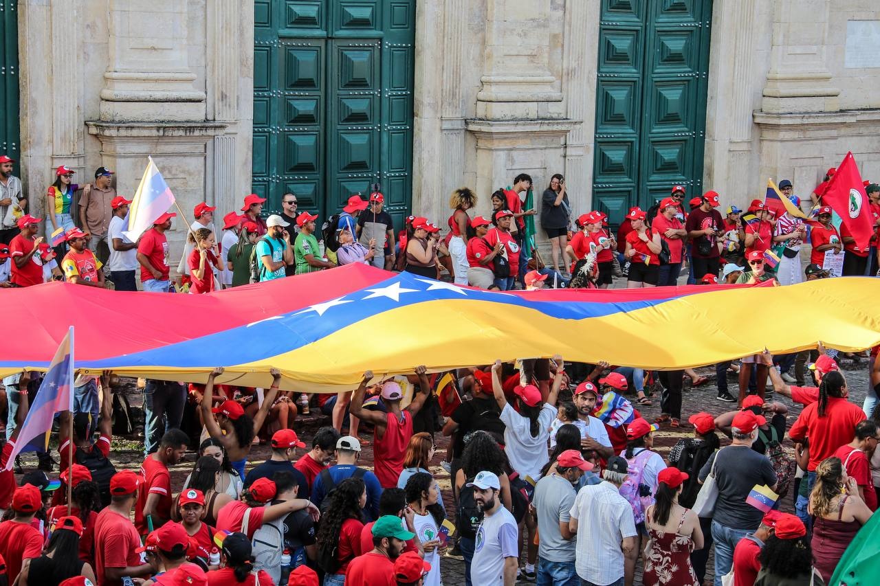 Ato em solidariedade à Venezuela reúne mais de 3 mil pessoas do MST no Pelourinho (BA)