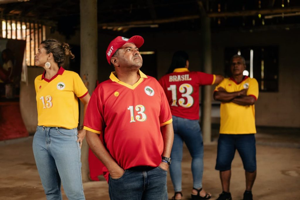 MST e Chico Rei lançam coleção que une luta pela terra e expressão cultural