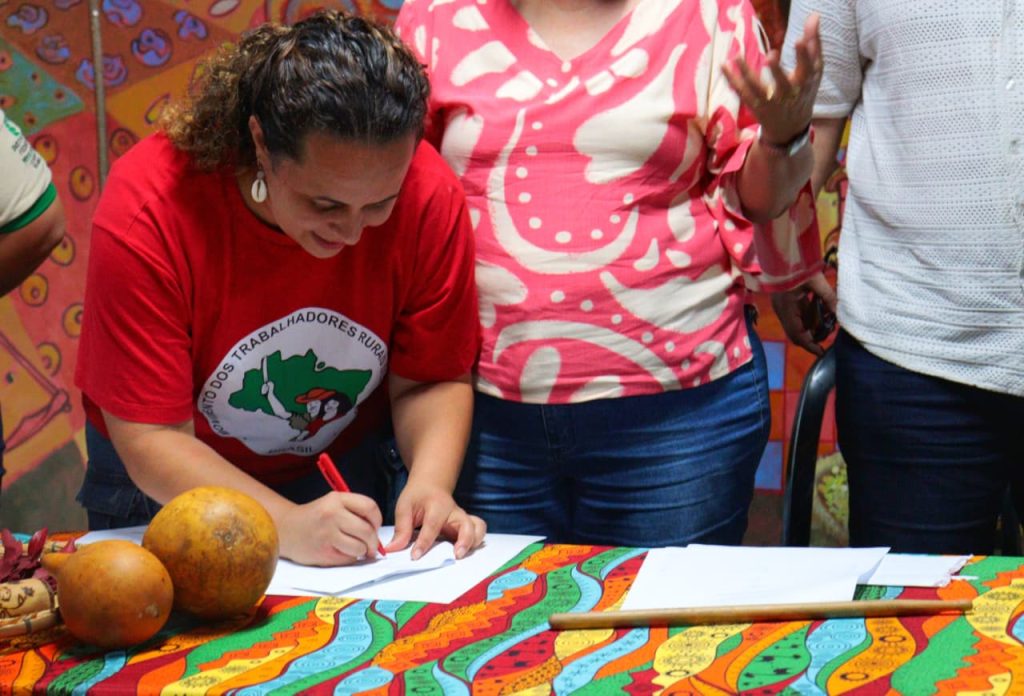 Ação inédita do INCRA reconhece arte como trabalho e garante crédito produtivo em assentamento do MST