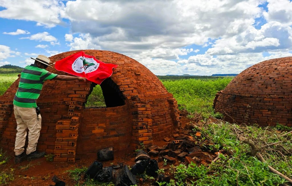 MST ocupa fazenda do trabalho escravo no município de Darcinópolis, no Tocantins