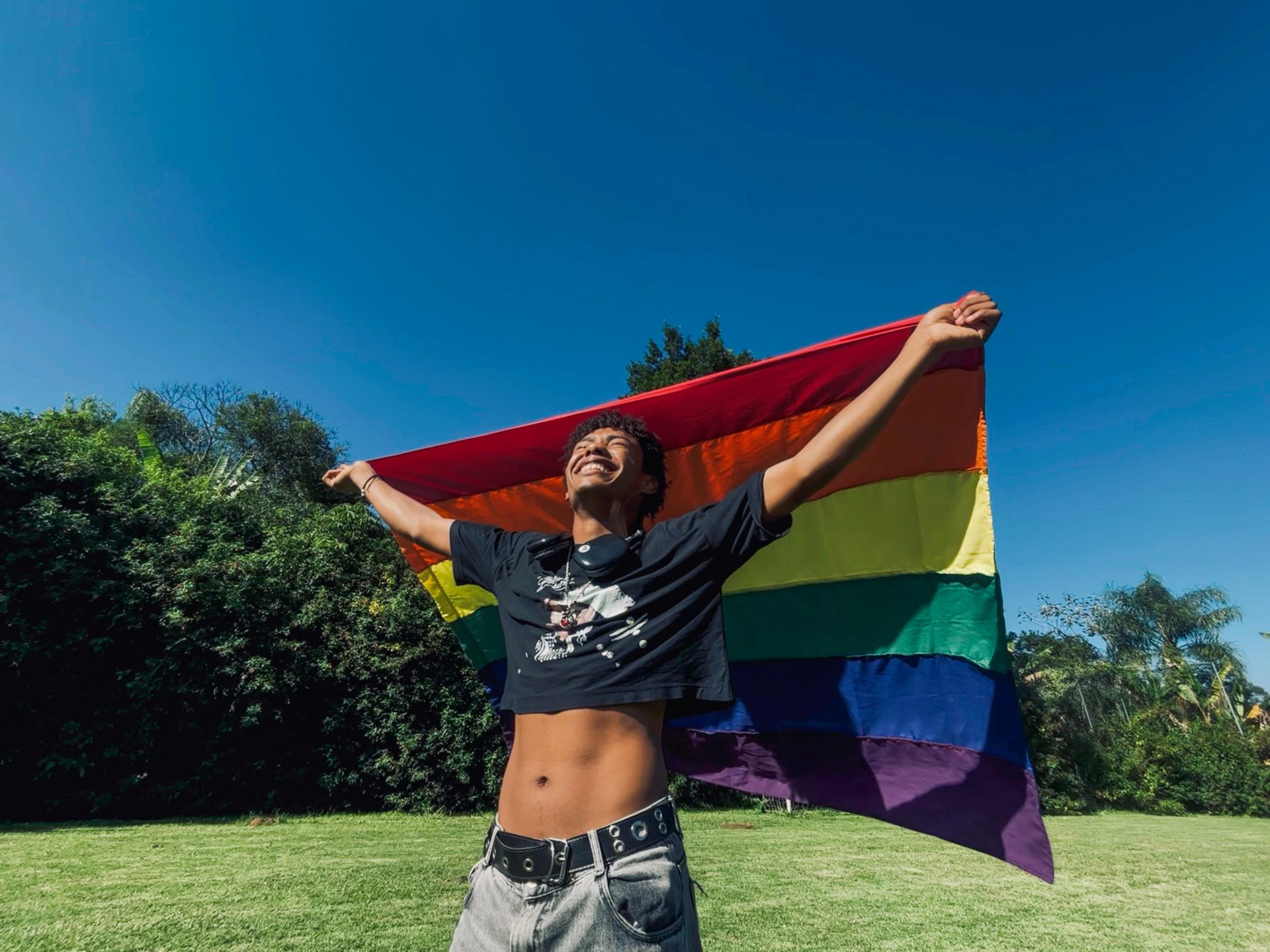Orgulho que floresce na terra: pessoas LGBTQIAPN+ constroem a Reforma Agrária Popular em Minas Gerais