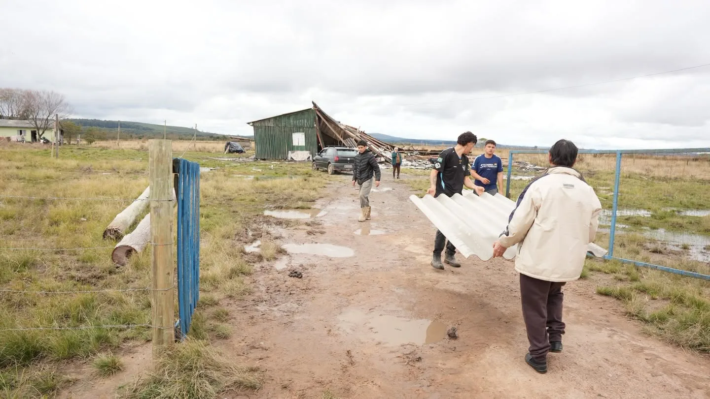 Temporal destrói casas e produção em assentamentos do MST em Eldorado do Sul (RS)