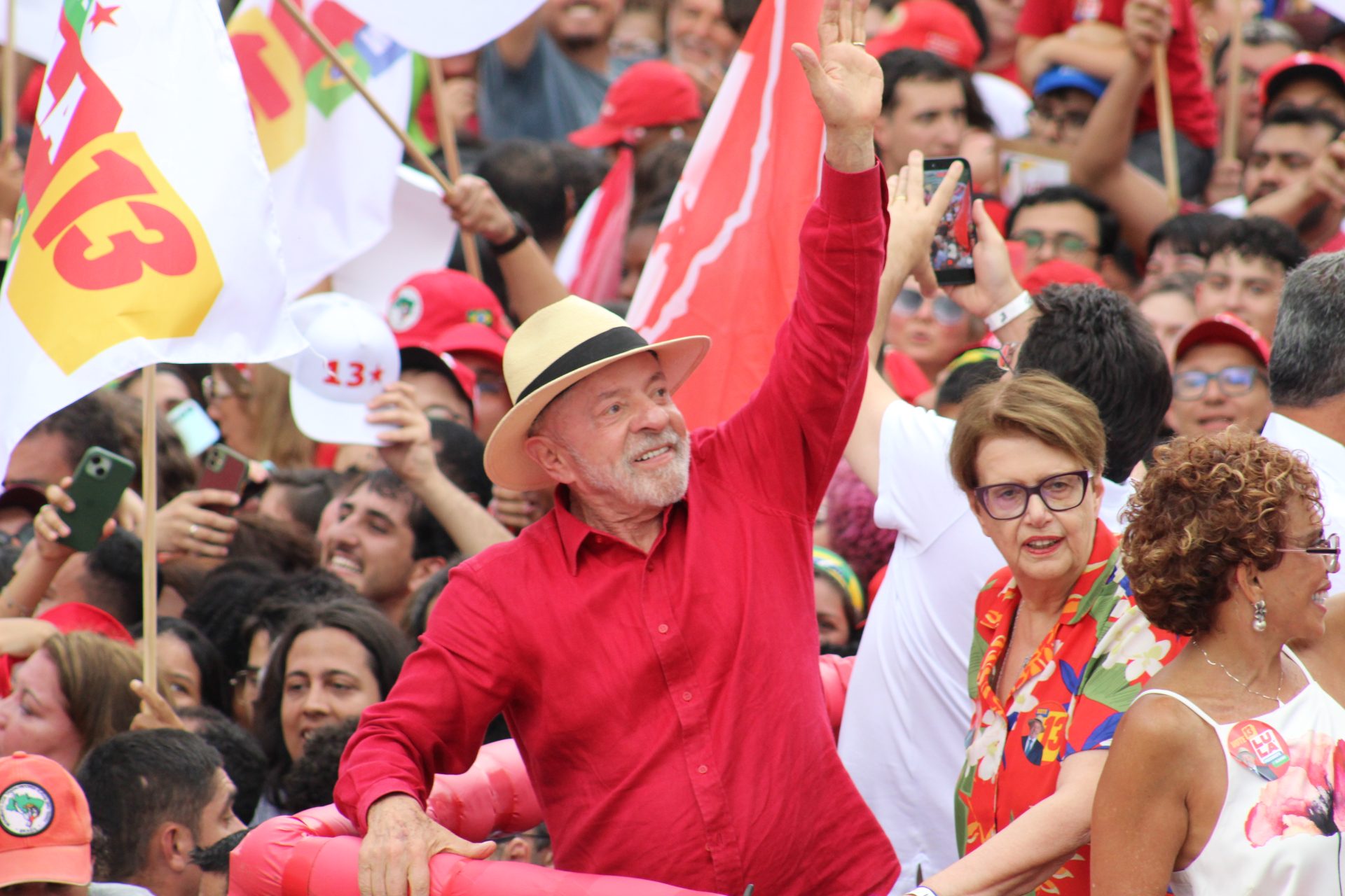 Em Minas Gerais, Lula aposta na mobilização popular para decidir a eleição