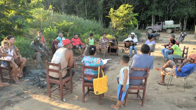 Essa sala de aula está diferente! No MST, as escolas permeiam a vida em comunidade - melhor do que muros, são construídos círculos de cooperação Foto Juliana Adriano