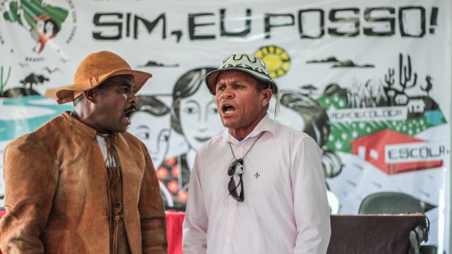 Na proposta de educação do MST, o objetivo é tornar o estudante sujeito de sua própria realidade, gerando autonomia e sentimento de integração com a comunidade (Foto: MST)