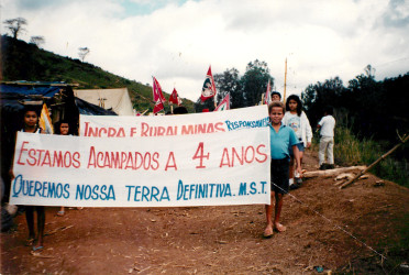 Acampamento do MST na BR-116 (Minas Gerais, 25 jun. 1992) Crédito:
Gilson Rodrigues