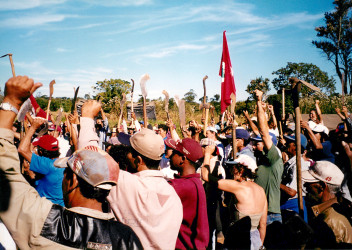 Assentamento "Cobrinco" do MST (Rondônia, 25 abr.
2000) Crédito: Arquivo MST