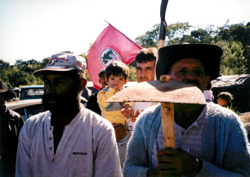 Assentamento "Cobrinco" do MST (Rondônia, 25 abr.
2000) Crédito: Arquivo MST