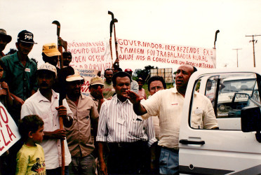 o público em frente ao Palácio das Esmeraldas
(Goiânia-GO, 10 abr.) Crédito: Christiane Campos