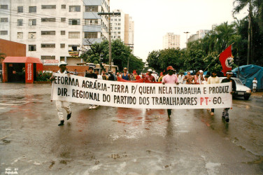 o público em frente ao Palácio das Esmeraldas
(Goiânia-GO, 10 abr.) Crédito: Christiane Campos