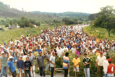 o público em frente ao Palácio das Esmeraldas
(Goiânia-GO, 10 abr.) Crédito: Christiane Campos