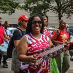 Mulheres do MST, de movimentos urbanos
e indígenas marcham em Curitiba por terra, teto, trabalho e democracia. Foto: Juliana Barbosa.