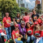 Mulheres do MST, de movimentos urbanos
e indígenas marcham em Curitiba por terra, teto, trabalho e democracia. Foto: Juliana Barbosa.