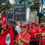 Mulheres do MST, de movimentos urbanos
e indígenas marcham em Curitiba por terra, teto, trabalho e democracia. Foto: Juliana Barbosa.