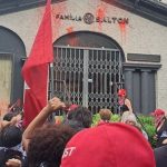 Mulheres Sem Terra se reuniram para realizar um protesto em frente à sede da empresa Salton, na capital paulista! Foto: Comunicação MST