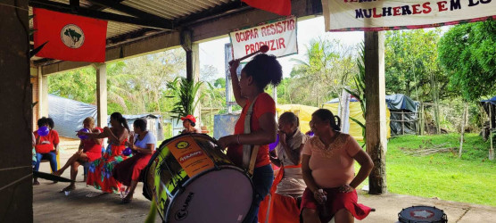Cerca de 50 mulheres da regional Sul se organizaram no acampamento Genivaldo Alves, no município de Itajuípe, Sul da Bahia. Foto: Comunicação MST