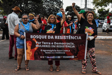 Milhares de mulheres marcharam até o Palácio do Buriti, sede do Governo do Distrito Federal, para exigirem políticas de combate à violência contra mulher. Foto: Camila Araújo.