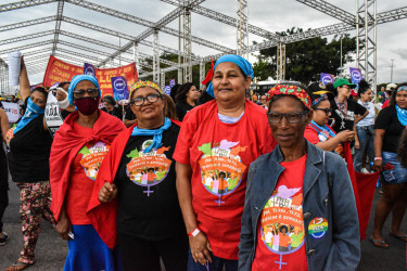 Milhares de mulheres marcharam até o Palácio do Buriti, sede do Governo do Distrito Federal, para exigirem políticas de combate à violência contra mulher. Foto: Camila Araújo.