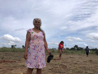 Mulheres plantaram 200 mudas no Bosque da Resistência, localizado no Acampamento 8 de Março, Planaltina (DF).
Foto: Camila Araújo.