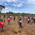 Mulheres plantaram 200 mudas no Bosque da Resistência, localizado no Acampamento 8 de Março, Planaltina (DF).
Foto: Camila Araújo.