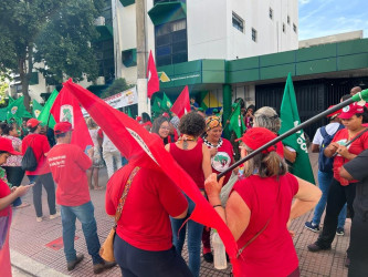 Mulheres trabalhadoras realizaram a Marcha de Lutas das Mulheres de Goiás, na capital Goiânia. Foto: Comunicação MST GO