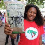 No centro de Vitória (ES), mulheres do MST realizam uma feira com os produtos da Reforma Agrária. Foto: Comunicação MST