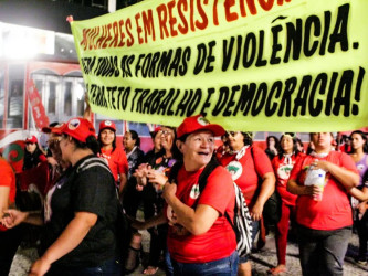 Neste 8 de março, em Curitiba: trabalhadoras do campo, da cidade, indígenas, Sem Teto e Sem Terras. Foto: Comunicação MST