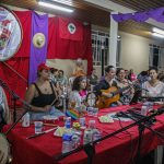 Roda de Samba das Mulheres e café das camponesas na noite cultural da Jornada de Lutas das Mulheres em Curitiba (PR). Foto: Juliana Barbosa.