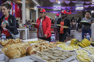 Roda de Samba das Mulheres e café das camponesas na noite cultural da Jornada de Lutas das Mulheres em Curitiba (PR). Foto: Juliana Barbosa.