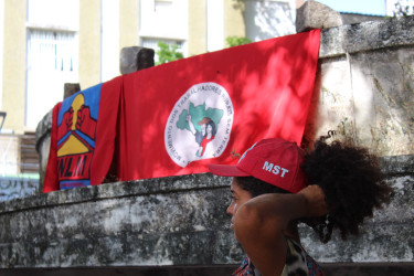 Mulheres do MST, Quilombolas e do MNLM no Espírito Santo amanheceram ocupando à frente da sede do governo na Jornada Nacional de Lutas das Mulheres. Foto: Karini Bergi.