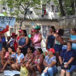 Mulheres do MST, Quilombolas e do MNLM no Espírito Santo amanheceram ocupando à frente da sede do governo na Jornada Nacional de Lutas das Mulheres. Foto: Karini Bergi.