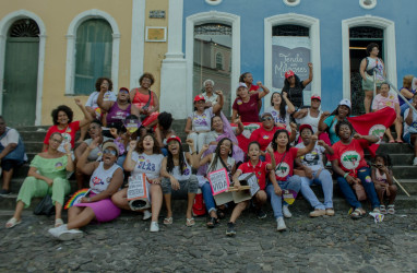 Mais de 6 mil pessoas percorreram as ruas da capital baiana, no dia 08 de Março, dia Internacional de Luta das Mulheres. Foto: Luara De / @luarafoto