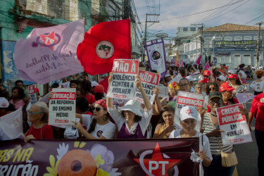 Mais de 6 mil pessoas percorreram as ruas da capital baiana, no dia 08 de Março, dia Internacional de Luta das Mulheres. Foto: Luara De / @luarafoto
