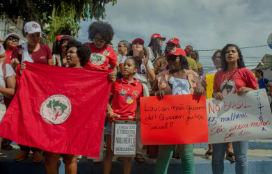 Mais de 6 mil pessoas percorreram as ruas da capital baiana, no dia 08 de Março, dia Internacional de Luta das Mulheres. Foto: Luara De / @luarafoto