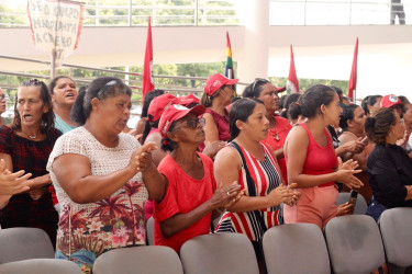 Mulheres Sem Terra do RN seguiram em marcha para a Solenidade em alusão ao 8 de Março. Foto: Morgana Souza.
