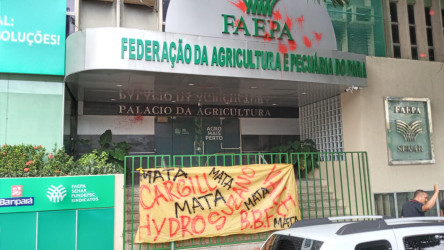 Neste 08 de março, as Mulheres do Campo, das Florestas e das Águas fazem denúncia em frente à FAEPA (Federação da Agricultura e Pecuária do Pará). Foto: Setor de Comunicação Pará.