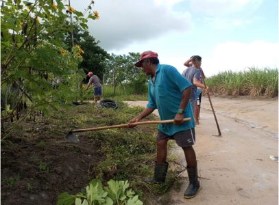 Junqueiro-AL, famílias do Acampamento Eldorado do Carajás, se organizaram em um mutirão de embelezamento da área. Foto: Jaciara Santos