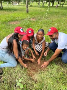 Dia Mundial do Meio Ambiente, as famílias assentadas no sertão de Alagoas, em parceria com a secretaria do meio ambiente, realizaram o plantio de mudas nativas no município de Piranhas - AL. Foto: Comunicação MST-AL