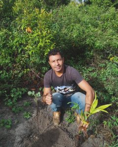 No Dia Mundial do Meio Ambiente, a Brigada Nelson Mandela continuou com as atividades de reflorestamento, plantando 56 mudas na Área de Preservação Permanente (APP) para recuperação da represa do pré-assentamento Bela Manhã, no município de Teixeira de Freitas. Foto: MST-BA