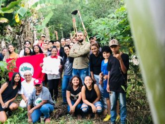 Plantio de abacateiro no sistema agroflorestal (SAF) do acampamento Pátria Livre, junto com a Escola Elizabeth Teixeira, no estado de Minas Gerais, Foto: MST-MG