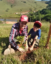 Assentados da Regional em São Paulo, plantam mudas de árvores nativas em homenagem ao Pepe Mujica, Foto: MST-SP