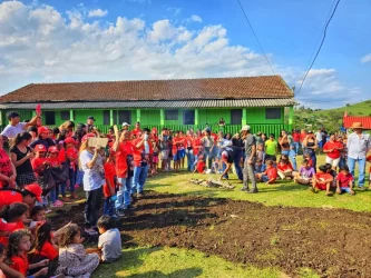 Na Escola Itinerante Caminhos do Saber, no Assentamento Maila Sabrina, em Ortigueira-PR, Foto: MST-PR