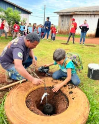 Jornada Sem Terrinha, crianças plantam mudas de oliveira na região Centro do Paraná, Foto: comunicação MST-PR
