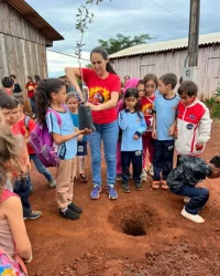 Jornada Sem Terrinha, crianças plantam mudas de oliveira na região Centro do Paraná, Foto: comunicação MST-PR