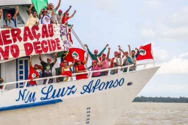Cúpula dos povos inicia com barqueata com uma delegação de 1.300 Sem Terra. Foto: Priscila Ramos / MST
