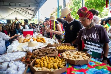 Cúpula dos Povos encerrou suas atividades com um poderoso instrumento de luta e solidariedade: o Banquetaço, Foto: Bruno Ortega / MST