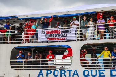 Cúpula dos povos inicia com barqueata com uma delegação de 1.300 Sem Terra. Foto: Priscila Ramos / MST